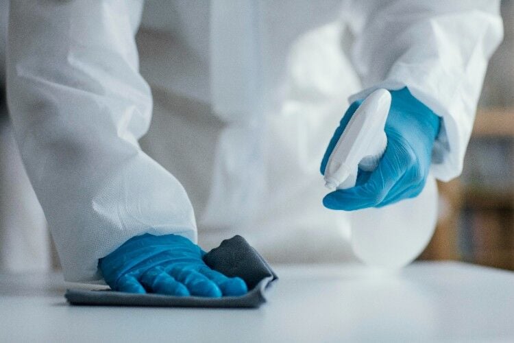 Dezenfektan mı Antiseptik mi? Hangisi Ne Zaman Kullanılır?